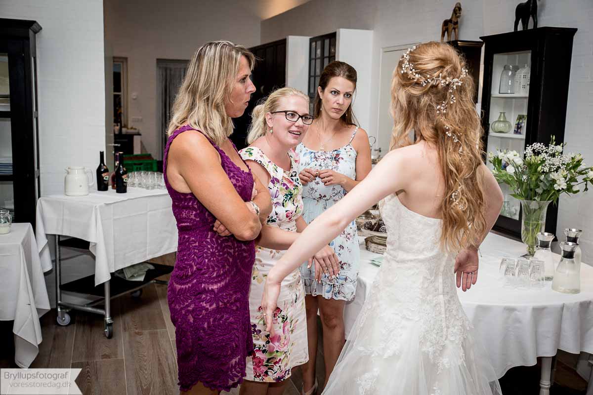 Using Family To Video Your Wedding